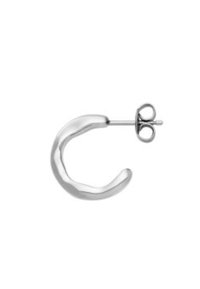 Silver hoopörhänge med en flytande, abstrakt form och en polerad yta. Nålfäste med en enkel ögondesign.