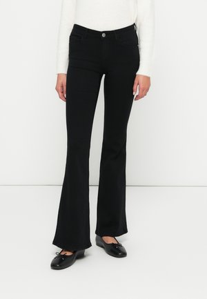 ONLHELLA LOW RETRO - Blugi evazați - black denim