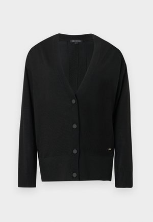Cardigan noir en maille avec encolure en V, manches longues et fermeture boutonnée à l'avant. Comprend des bordures côtelées et un petit logo décoratif sur le côté.