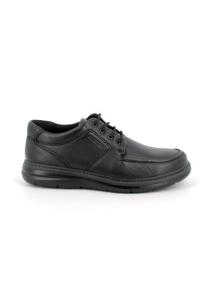 Scarpe casual da uomo in pelle nera, con lacci, colletto imbottito e suola in gomma, mostrate in profilo laterale su sfondo bianco.