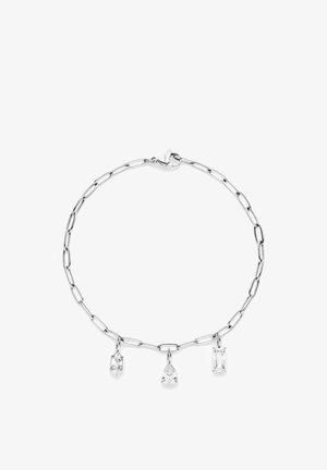 Zilveren armband met schakels en drie verschillende heldere edelstenen: een peer, een octagon en een rechthoekige slijpvorm.