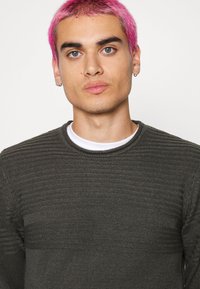 Only & Sons ONSBLADE CREW NECK - Camisola - peat