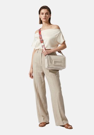 Custo Barcelona, CUSTO BARCELONA CROSSBODY BAG - Sac bandoulière - off-white