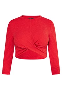 Crop top lungo rosso a maniche lunghe realizzato in un tessuto scintillante, con un dettaglio a torsione sul davanti e scollatura rotonda.