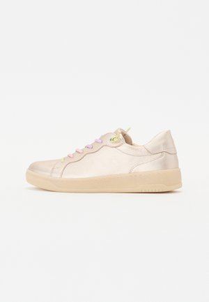 Sneaker low - puder