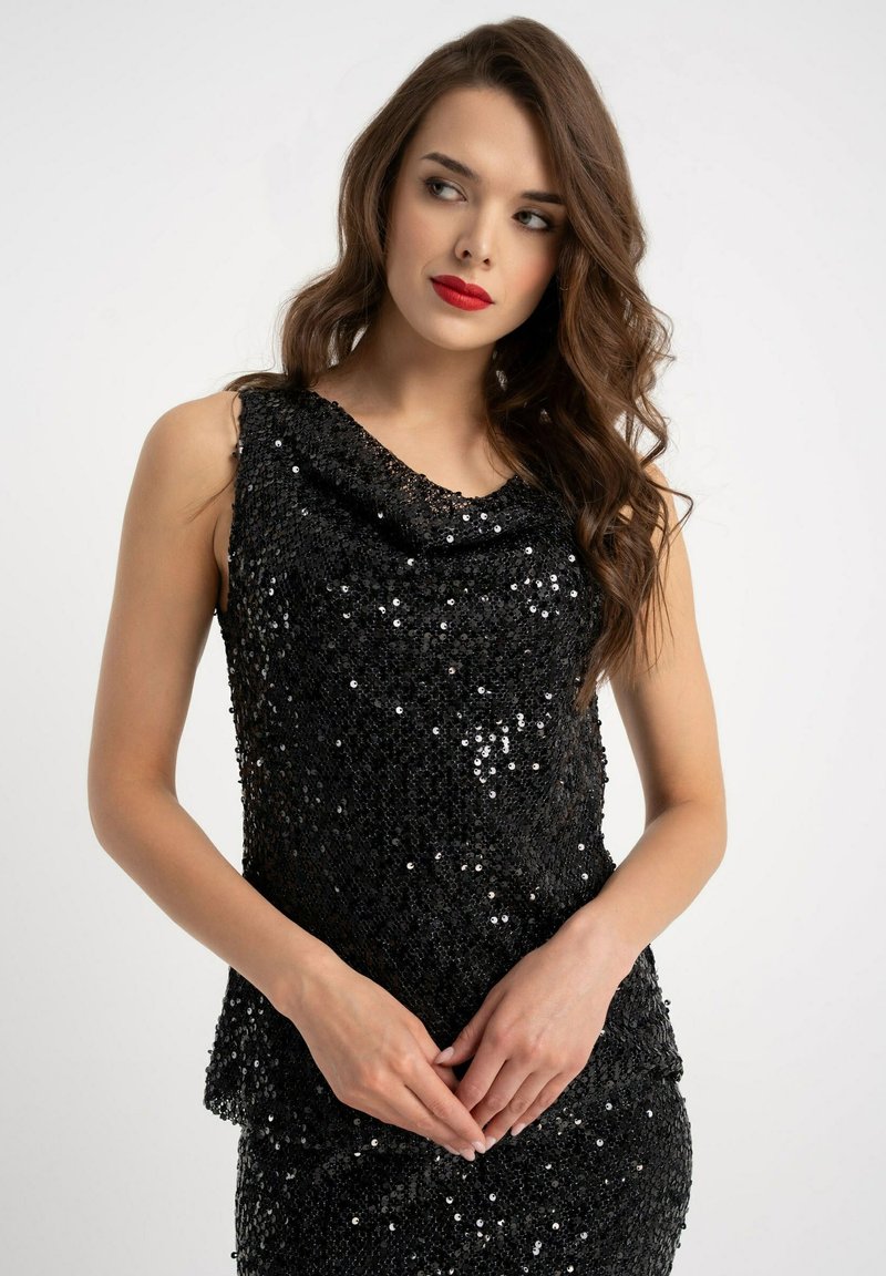 Czarny top bez rękawów z dekoltem typu kapturek, ozdobiony cekinami dla tekstury i blasku, dopasowany fason, lekki materiał.