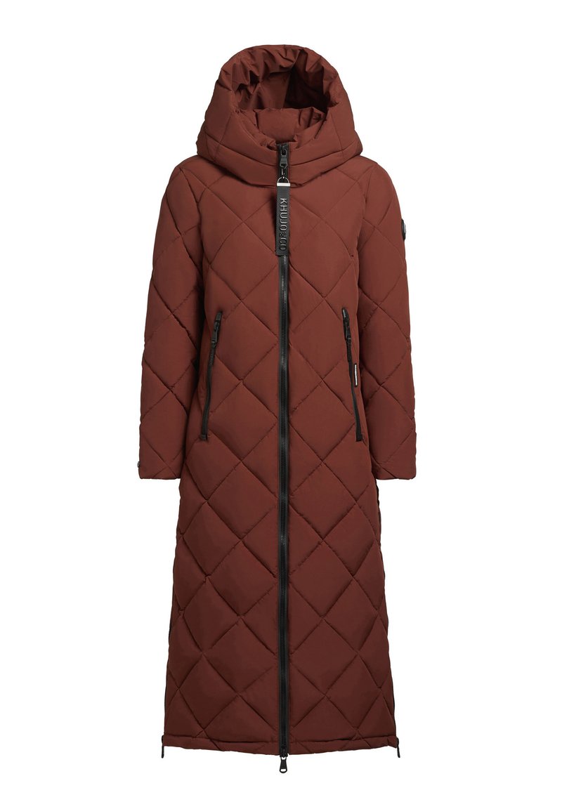 Lange bruine gewatteerde jas met een veilige rits, oversized capuchon en twee voorzakken met zwarte ritsen; heeft een diamanten patroon en branding.