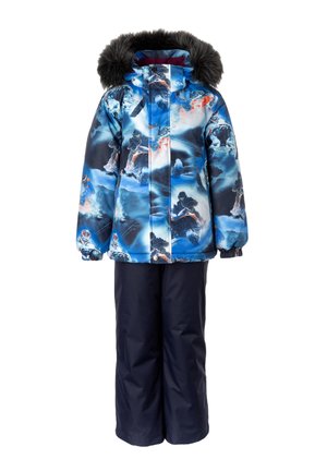 Kindersneeuwpak in blauw met zwart sneeuwmobielprint, afneembare zwarte bontkap en effen donkerblauwe sneeuwbroek.