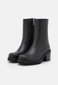 Filippa K Botines - black