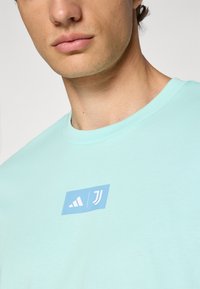 adidas Performance JUVE jasnoniebieski