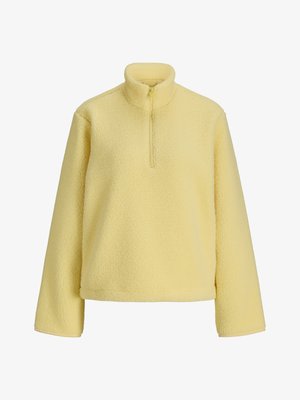 Pull en polaire jaune doux avec manches longues, col montant et fermeture éclair partielle au centre devant.
