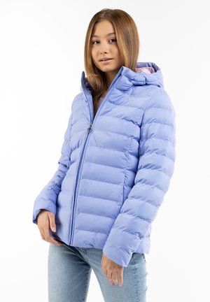 Hellblaue Steppjacke mit Reißverschluss vorne, Kapuze und gestepptem Design. Verfügt über elastische Bündchen und eine glatte, glänzende Textur.