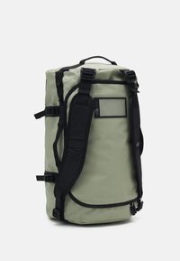 The North Face BASE CAMP DUFFEL UNISEX - Saco de viagem - tea green/black