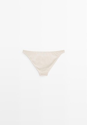Beige-Panty mit glatter Textur, elastischem Bund und minimalistischem Design. Das Material wirkt weich und dehnbar.