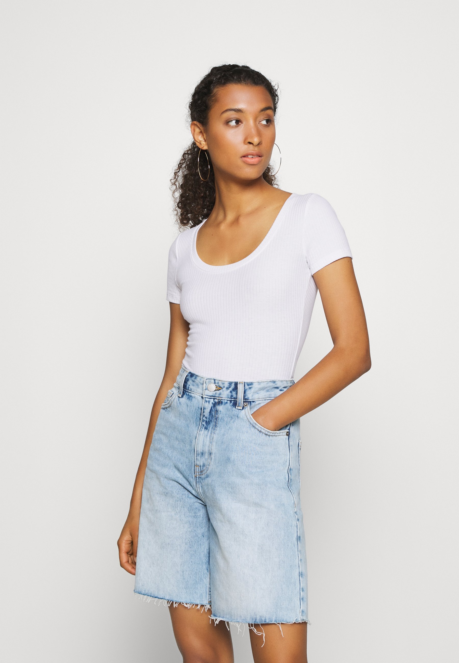 Hollister Co. BODYSUIT BASIC 2 PACK T shirts blackwhite Hollister Co. BODYSUIT BASIC 2 PACK - T-shirts - black/white