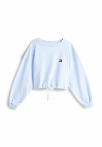 Sudadera corta de color azul claro con mangas largas tipo raglán, puños elásticos y dobladillo con cordón. Presenta un pequeño logotipo multicolor en el pecho.