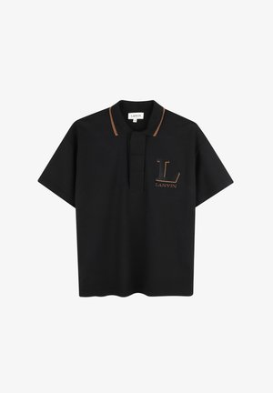 Czarna koszulka polo z teksturowanej tkaniny, z krótkim kołnierzykiem w brązowym kolorze oraz kieszonką na piersi z haftem "L" i "LANVIN."