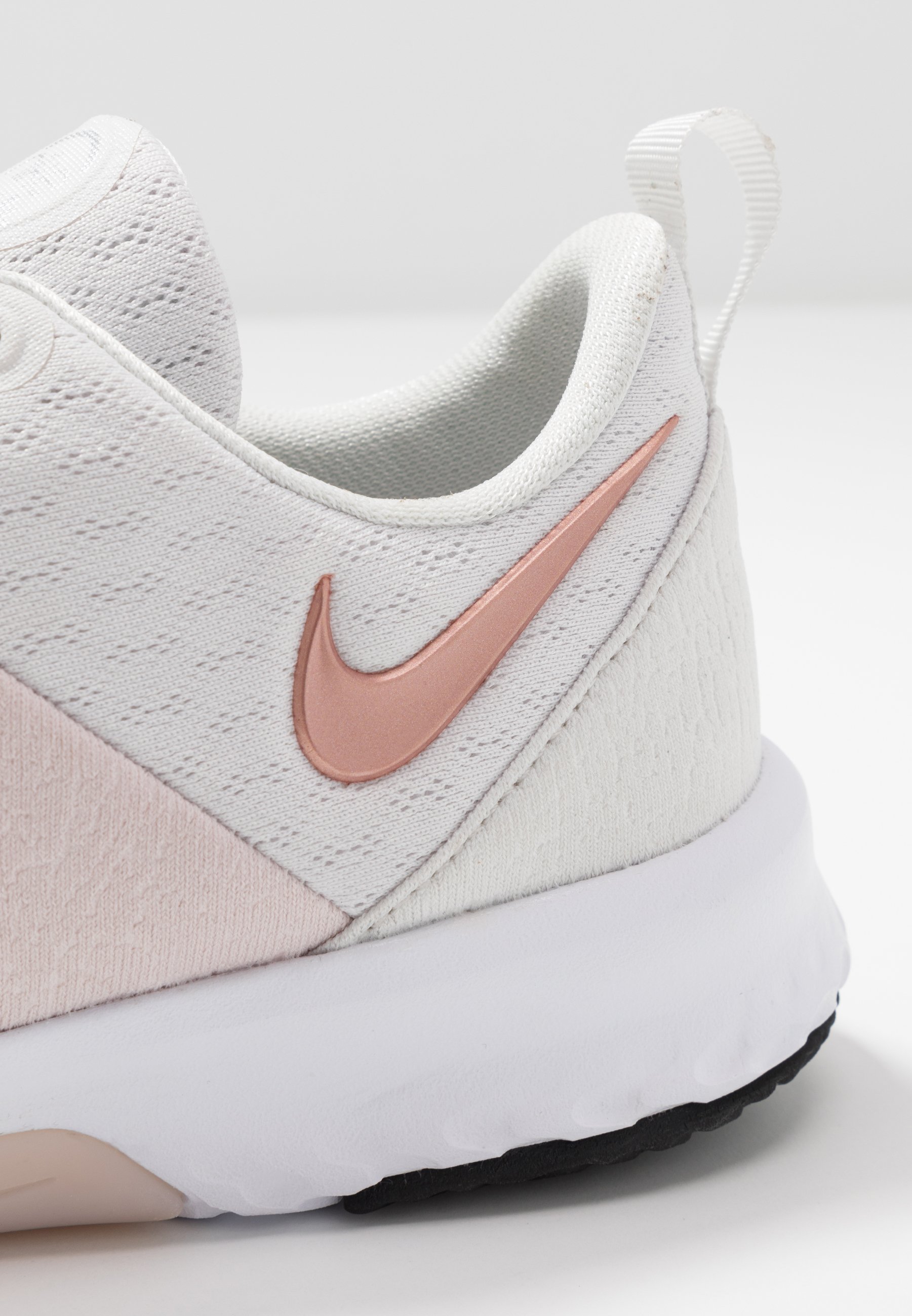 nike city trainer pink