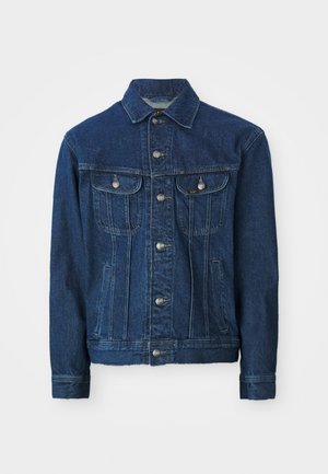 Giubbotto di jeans in blu scuro, con chiusura frontale a bottoni, due tasche sul petto e tasche laterali. Collo classico, maniche lunghe, design dritto.