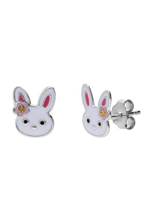 Zilveren oorstekers in de vorm van witte konijnengezichten met roze binnenoren en een kleine roze bloem met een gele kern op één oor.