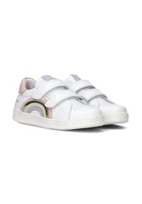 Weiße Leder Sneaker mit Klettverschlüssen, die auf der Seite ein mehrfarbiges Regenbogen-Design in Pastellfarben aufweisen. Weiße Gummisohle.