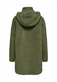 Olivově zelený fleecový kabát s kapucí, s texturovaným vnějším povrchem, volným střihem a bez viditelných zapínání. Má snížená ramena pro větší pohodlí.