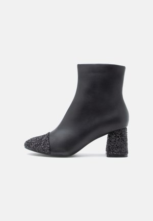 Botins - black