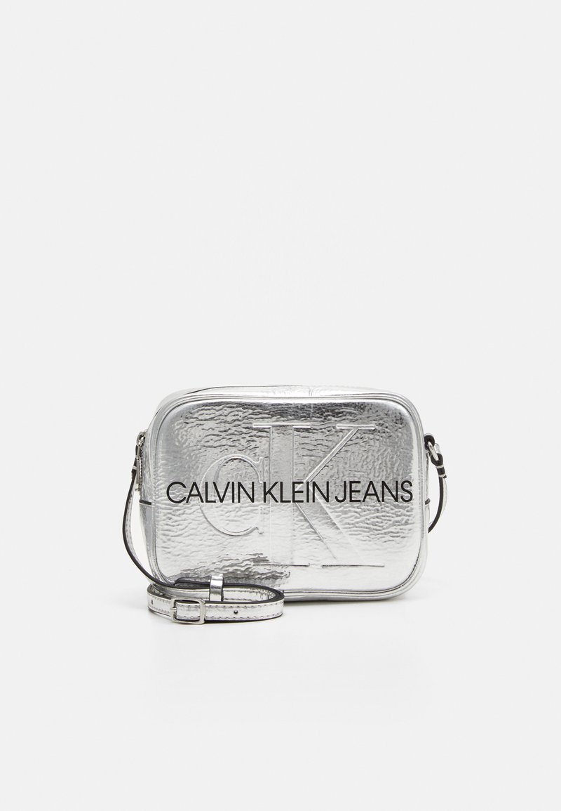 Calvin Klein Jeans SCULPTED CAMERA BAG Across body bag silver/black Zalando.ie