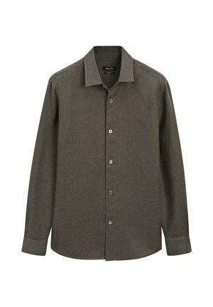 Olívově zelená košile na knoflíky s dlouhým rukávem, límečkem a manžetami na jeden knoflík, zobrazena na bílém pozadí.