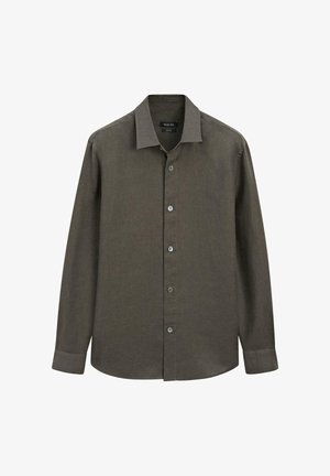 Olijfgroene blouse met lange mouwen, knoopsluiting, kraag en manchetten met een enkele knoop, weergegeven tegen een witte achtergrond.