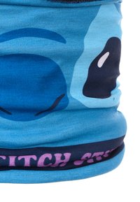 Cache-nez multifonctionnel présentant un tissu bleu avec un visage de personnage de dessin animé, une bande d'accent bleu marine foncé et une lettrage rose vif.