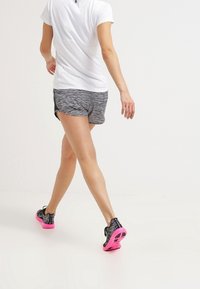 Nike Performance Urheilushortsit - black