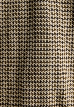 Houndstooth fabric in beige and brown tones, featuring a symmetrical pattern, with a soft texture and a woven finish.