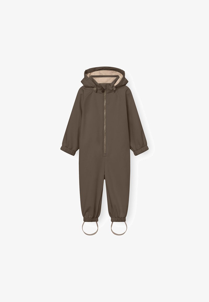 Prenda exterior impermeable marrón con capucha, mangas largas, puños elásticos y bucles ajustables en los tobillos. Cierre frontal con cremallera y forro interior beige.