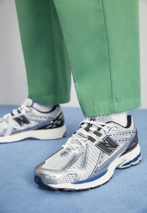 Sneakers basse - silver-coloured