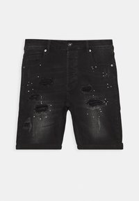 Shorts en denim noir avec des détails effilochés et de petites déchirures, présentant de légères embellissements. Ourlet roulé et design classique à cinq poches.