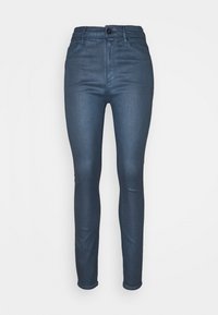 Jeans de color azul oscuro con un corte Slim, confeccionados en tela de denim, con cierre frontal de botón y cinco bolsillos para almacenamiento.