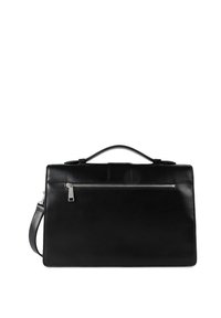 Sac en cuir noir de forme rectangulaire, avec une poignée sur le dessus et une bandoulière réglable. Il dispose d'une poche zippée à l'avant et d'une texture lisse.