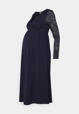 Abito premaman blu navy con corpino aderente, maniche lunghe in pizzo e gonna fluida. Presenta un profondo scollo a V e un design incrociato.