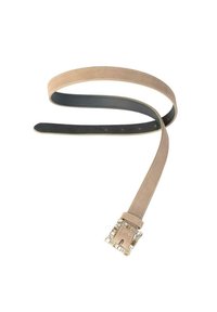 Hellbeiger Wildledergürtel mit schwarzer Unterseite und quadratischer Schnalle, verziert mit klaren und goldfarbenen Kristallen.