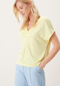 s.Oliver BLACK LABEL Camiseta estampada - bright yellow