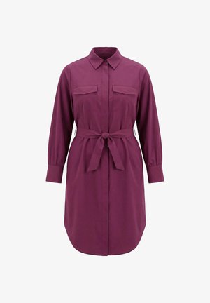 Abito camicia a maniche lunghe color prugna con colletto, tasche con patta sul petto, chiusura frontale con bottoni e cintura in vita da annodare.