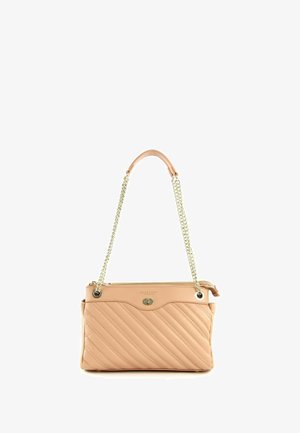 Sac à main en cuir rose clair matelassé avec bandoulière chaîne dorée, fermeture éclair et détail logo. Caractérisé par des surpiqûres diagonales et une texture lisse.