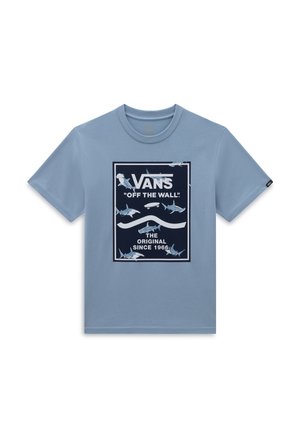 Lyseblå t-shirt med korte ærmer og et centralt mørkeblåt rektangulært logo med hajer, et skateboard og teksten Vans "Off The Wall" siden 1966.