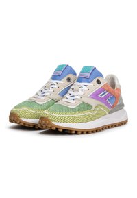 Sneaker multi-colore con un design in rete e camoscio. Scaglie verdi, accenti viola, blu e arancione. Suola in gomma con grip arrotondati.
