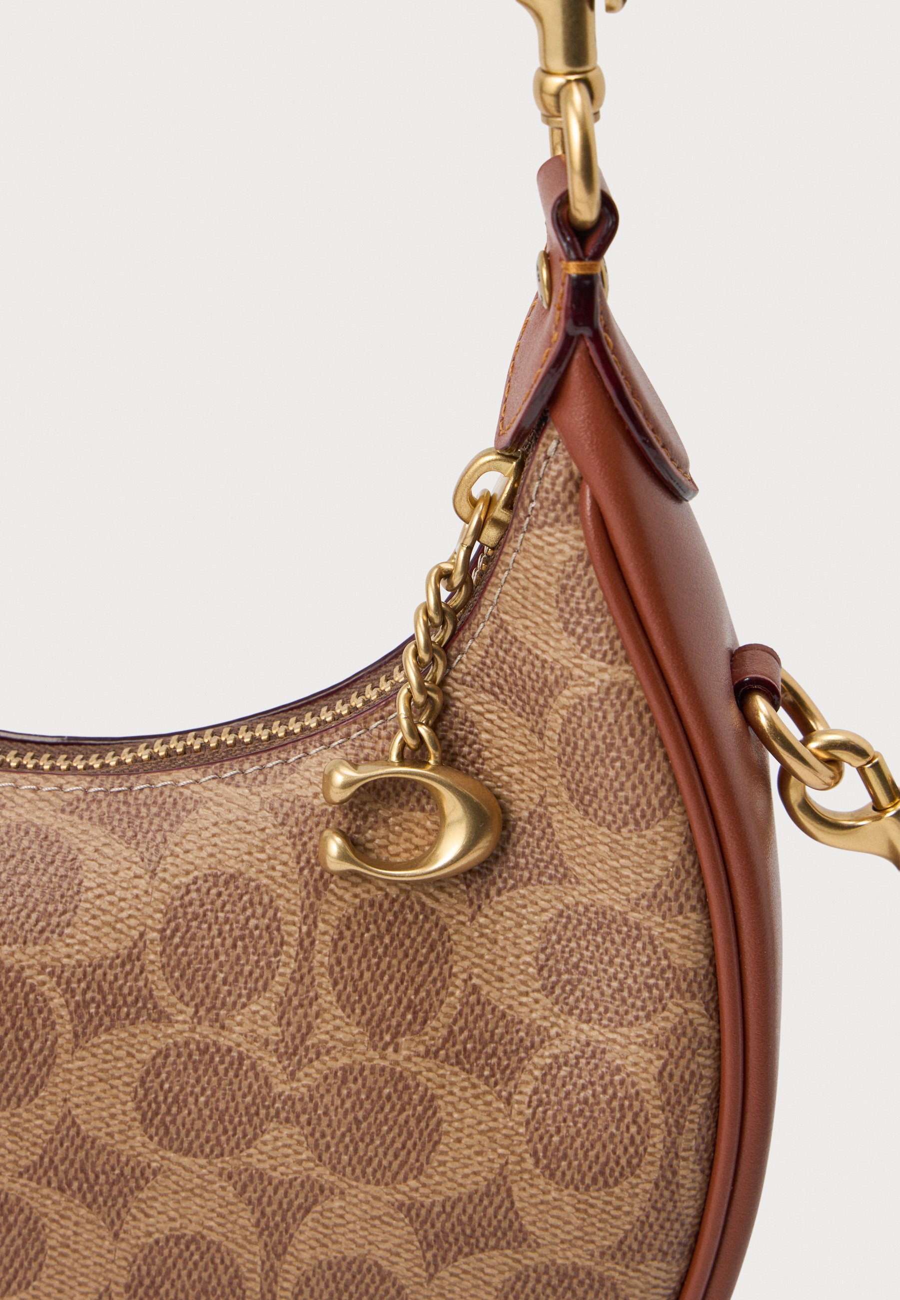 COACH JONIE BAG 22 IN SIGNATURE CANVAS - Handbag - tan caramel/tan