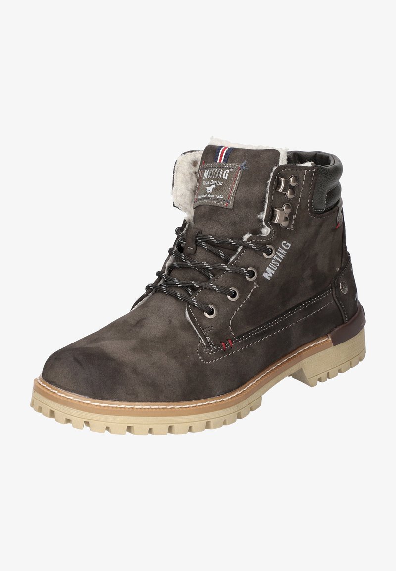 Dunkelgraue Wildleder-Ankle-Boots mit einer weichen weißen Fütterung, metallischen Ösen und einer robusten Gummisohle. Mit roten und blauen Akzentnähten.