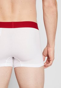 Levi's® SOLID BASIC TRUNK 2 PACK - Boxerbriefs - white/white