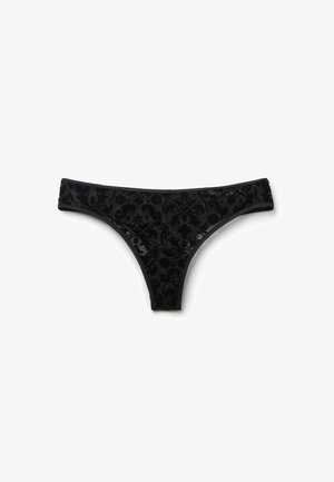Schwarzer Tanga aus weichem Stoff mit einem dezenten Blumenmuster. Er hat einen dünnen Bund und eine glatte Textur ohne sichtbare Beschläge.