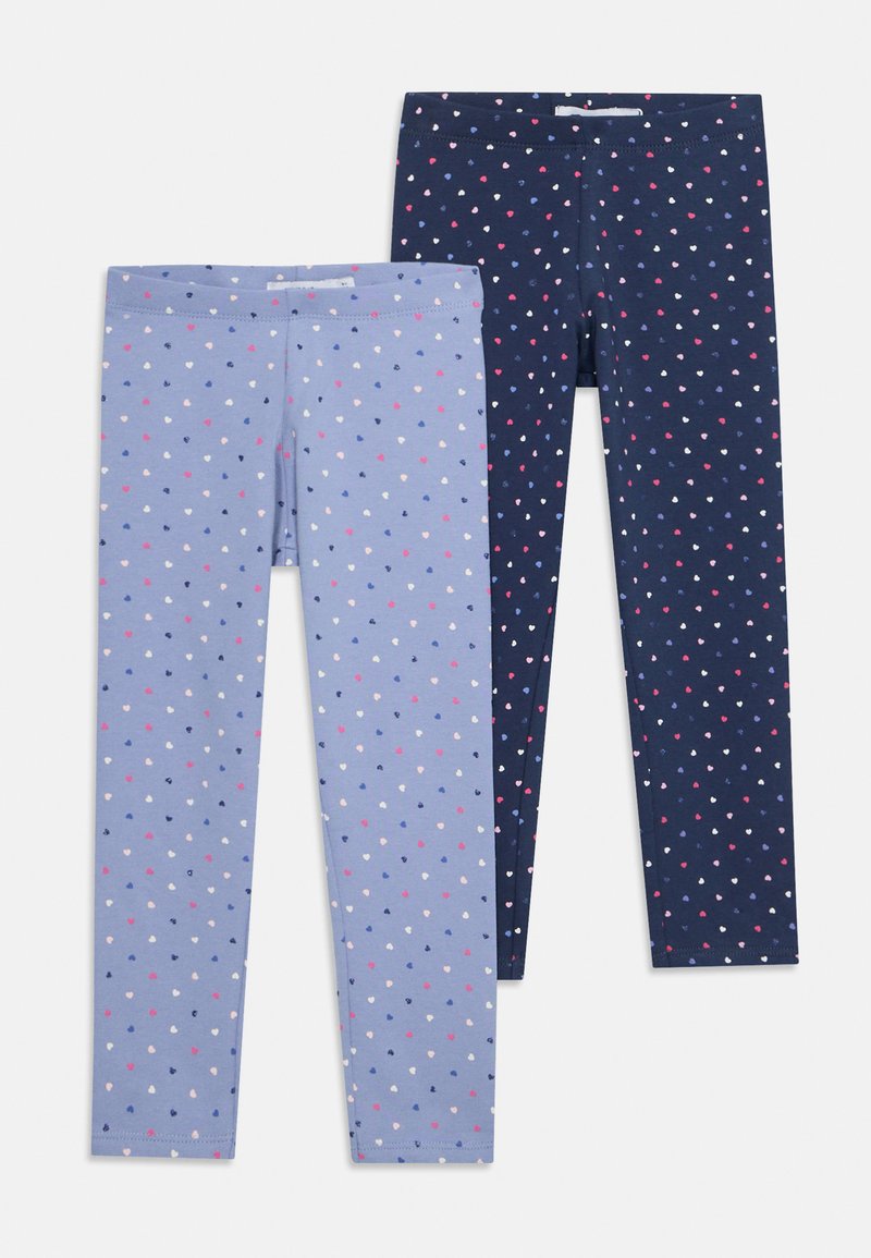 Due coppie di leggings: una azzurra chiara con piccoli motivi a cuore multicolori, l'altra blu scuro con design a cuore simili. Entrambe hanno una forma aderente.